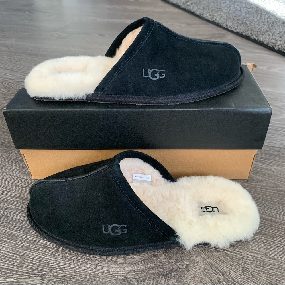 UGG MEN SCUFF SUEDE SLIPPERS